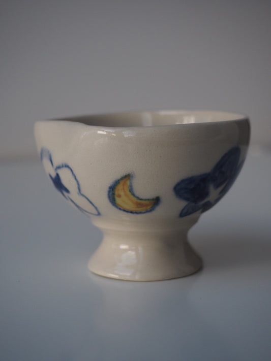 Half moon cup