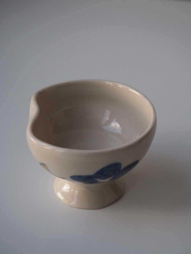 Half moon cup